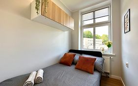 Mmrent Geometry Room